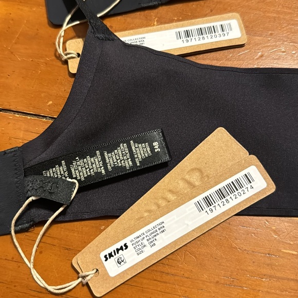 SKIMS ULTIMATE PUSH UP PLUNGE BRA - Onyx - Picture 5 of 11